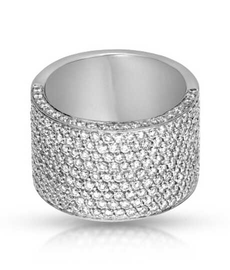 Ring in white gold set with 11 rows of diamonds