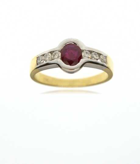 Golden bicolour ring with ruby and 6 diamonds