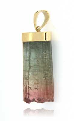 Pendant in yellow gold with red-green tourmaline