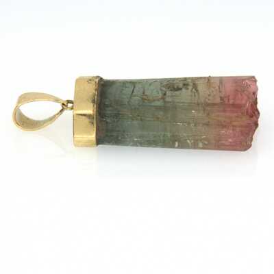 Pendant in yellow gold with red-green tourmaline