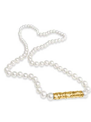 Pearl necklace with 81 Akoya pearls and yellow gold tube clasp