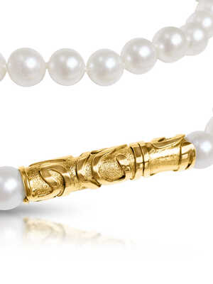 Pearl necklace with 81 Akoya pearls and yellow gold tube clasp