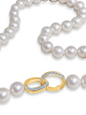 Pearl necklace with Biwa pearls and yellow gold clasp decorated with brilliants