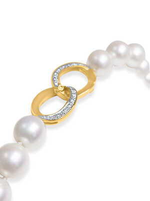 Pearl necklace with Biwa pearls and yellow gold clasp decorated with brilliants