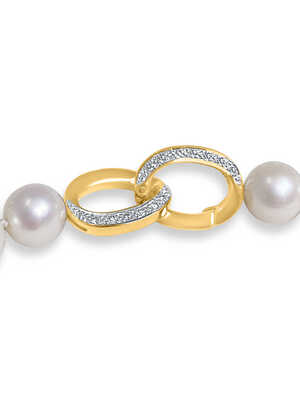 Pearl necklace with Biwa pearls and yellow gold clasp decorated with brilliants