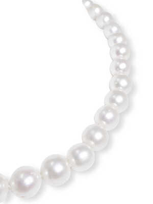 Pearl necklace with Biwa pearls and yellow gold clasp decorated with brilliants