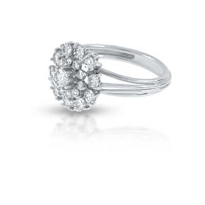 Ring in white gold with solitaire and entourage in 2 rows with 20 diamonds