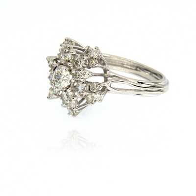 Ring in white gold with solitaire and entourage in flower shape