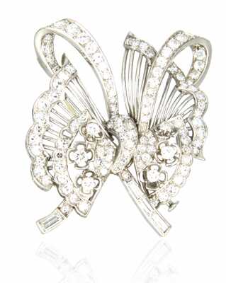 Broche en platine en forme de papillon °