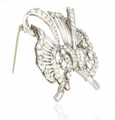 Broche en platine en forme de papillon °