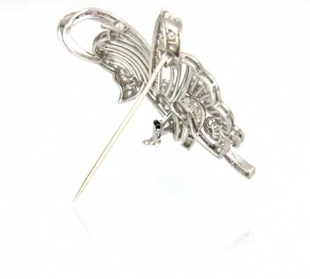 Broche en platine en forme de papillon °