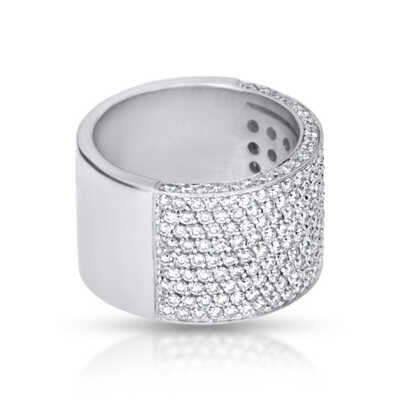 Ring in white gold set with 11 rows of diamonds