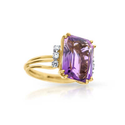 Yellow gold vintage ring 18 ct with amethyst and diamonds