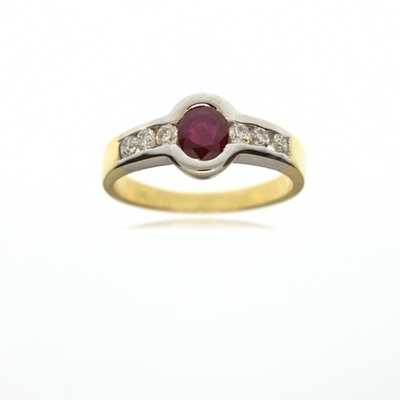 Golden bicolour ring with ruby and 6 diamonds