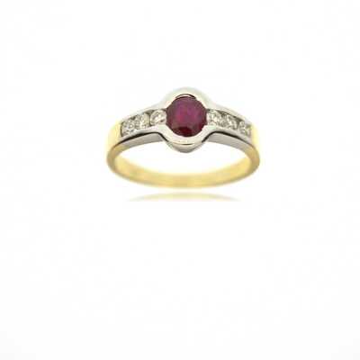 Golden bicolour ring with ruby and 6 diamonds