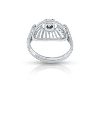 Bague en or blanc avec un brillant solitaire